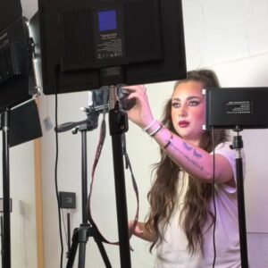 Curso online de fotografía y vídeo para maquilladores por Noa López, aprendiendo a capturar y editar maquillajes de forma profesional y atractiva.