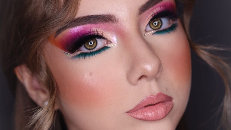 Antes y después de maquillaje profesional para el curso fotografía y vídeo para maquilladores realizado por Noa López online.