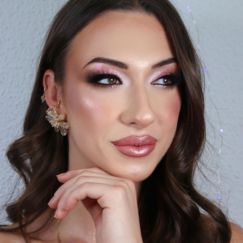 Imagen donde se ve el ahumado glam en tonos rosas y marrones del curso 4 técnicas 1.0 de Noa López