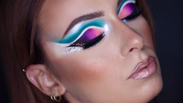 Antes y después de maquillaje profesional para el curso fotografía y vídeo para maquilladores realizado por Noa López online.