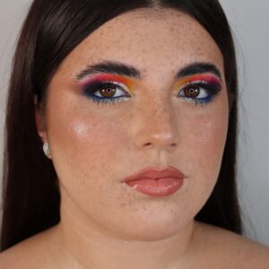 Imagen de un ahumado colorido y una piel con pecas luminosa del curso de ala de ángel de noa lópez