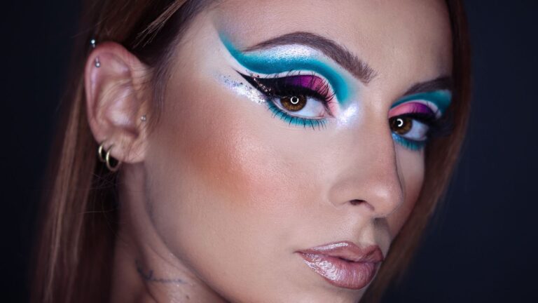 Antes y después de maquillaje profesional para el curso fotografía y vídeo para maquilladores realizado por Noa López online.