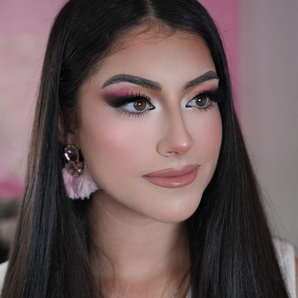 Maquillaje de piel hidrofóbica resistente al agua, sudor y lágrimas, realizado con técnica avanzada y de alta duración, por Noa López.