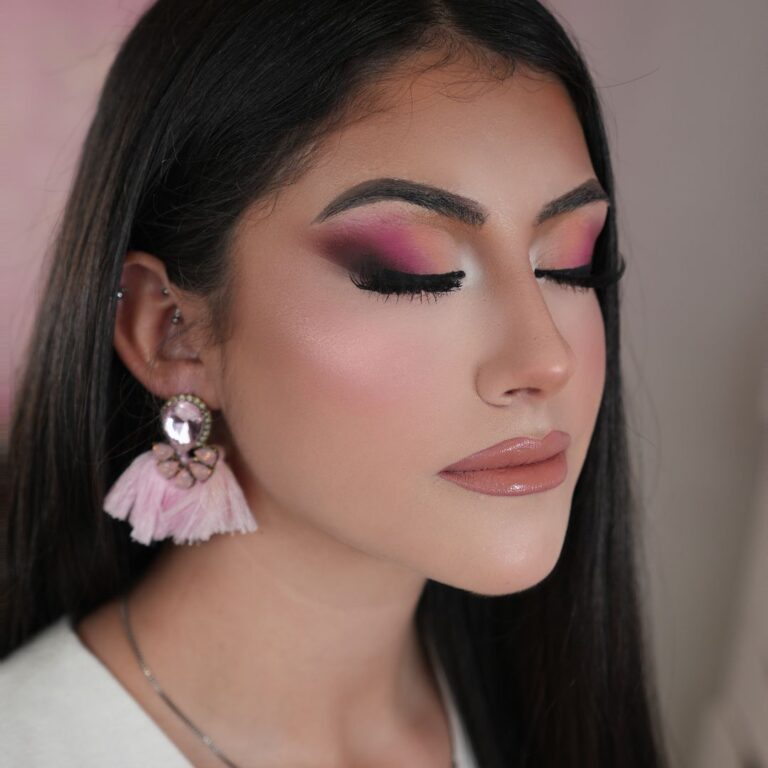 Maquillaje de piel hidrofóbica resistente al agua, sudor y lágrimas, realizado con técnica avanzada y de alta duración, por Noa López.