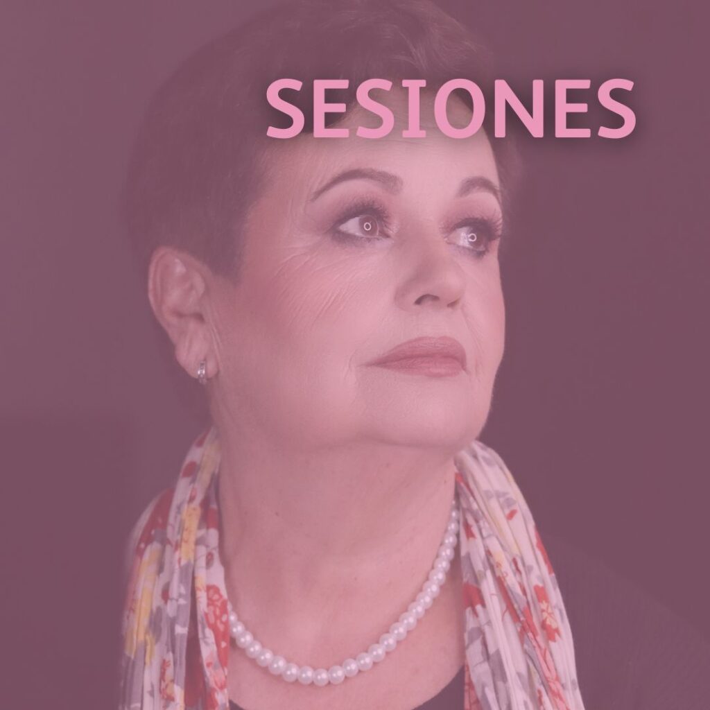 Noa López maquilladora profesional preparando a modelo para sesión fotográfica en Madrid, maquillaje adaptado a luces de estudio y cámara.