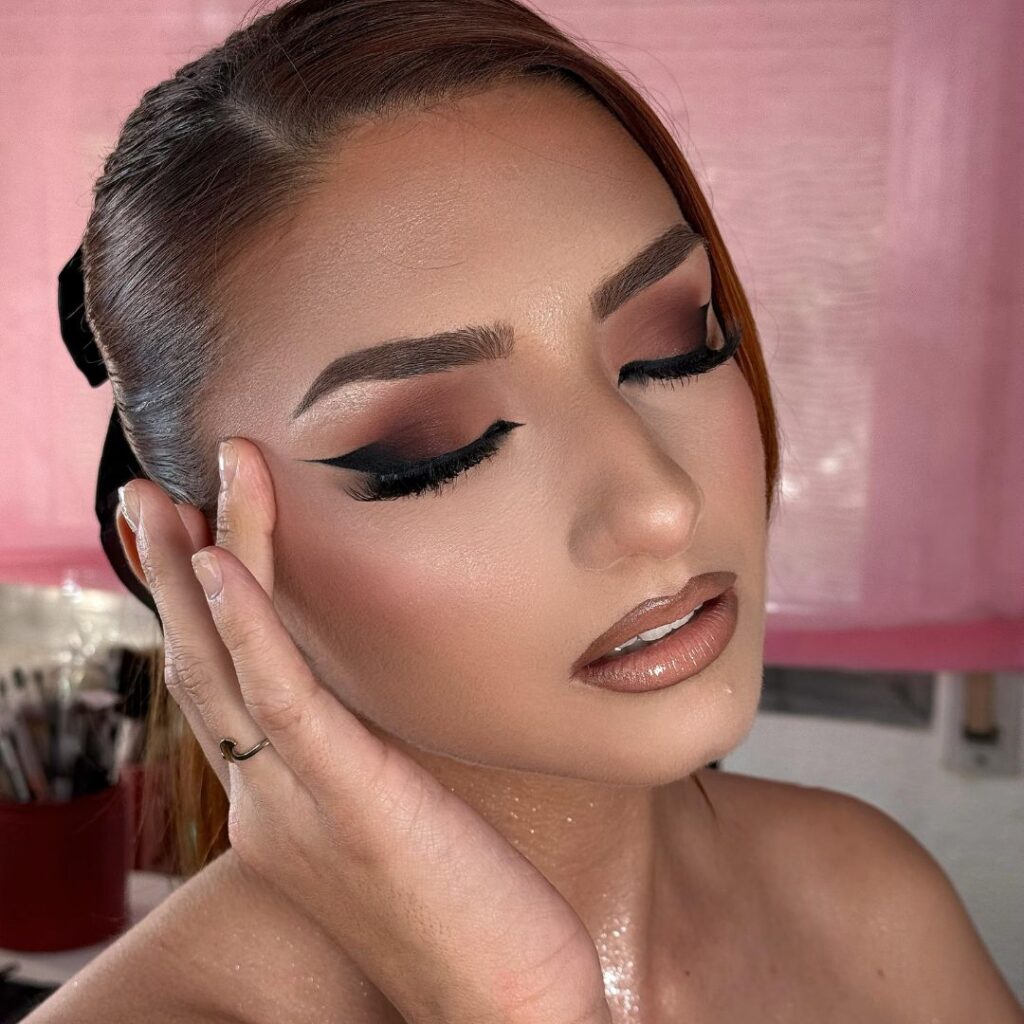 Maquillaje de piel hidrofóbica resistente al agua, sudor y lágrimas, realizado con técnica avanzada y de alta duración, por Noa López.