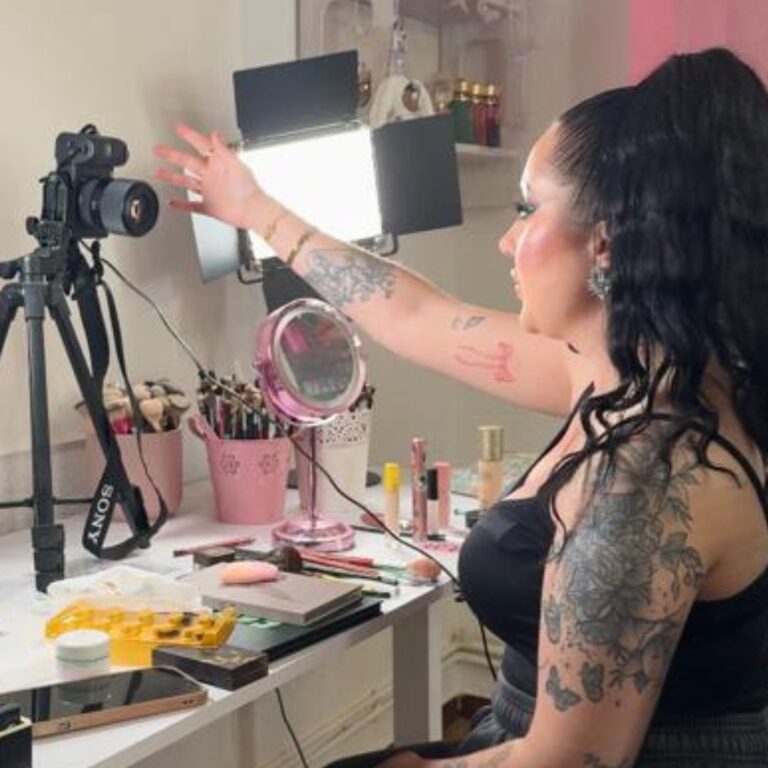 Clase de vídeo del curso de fotografía y vídeo para maquilladores online realizado por la maquilladora Noa López